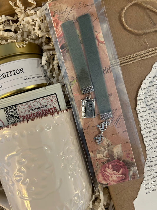Ribbon & Roses - Book Lover Gift Box